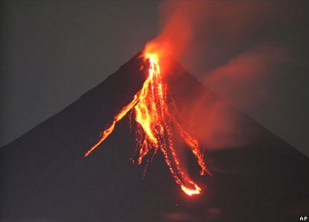 lave d'un volcan en éruption
